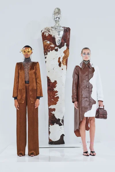 Look 3